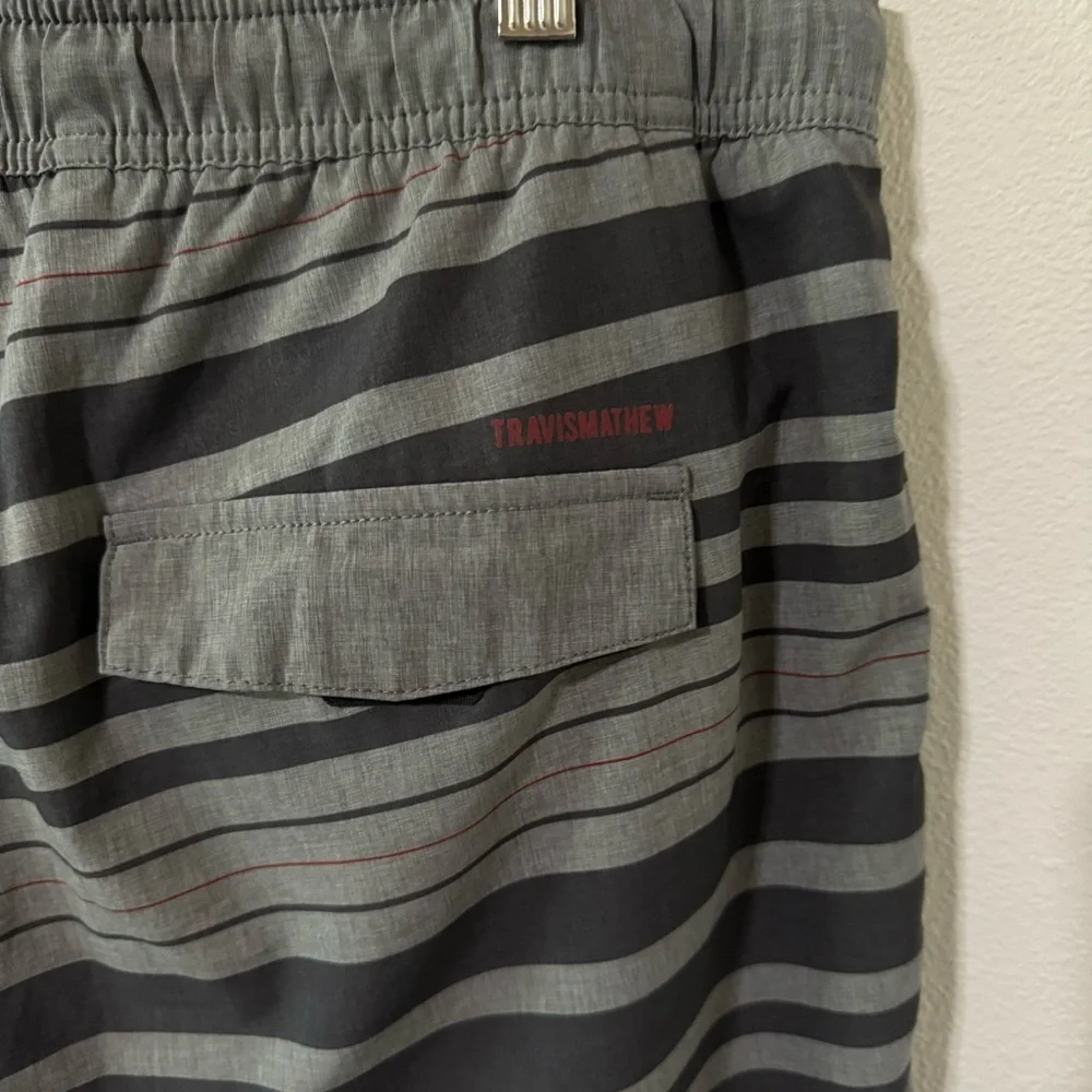 Travis Mathew Gray Stripes Boardshorts Coastal Beach-Large